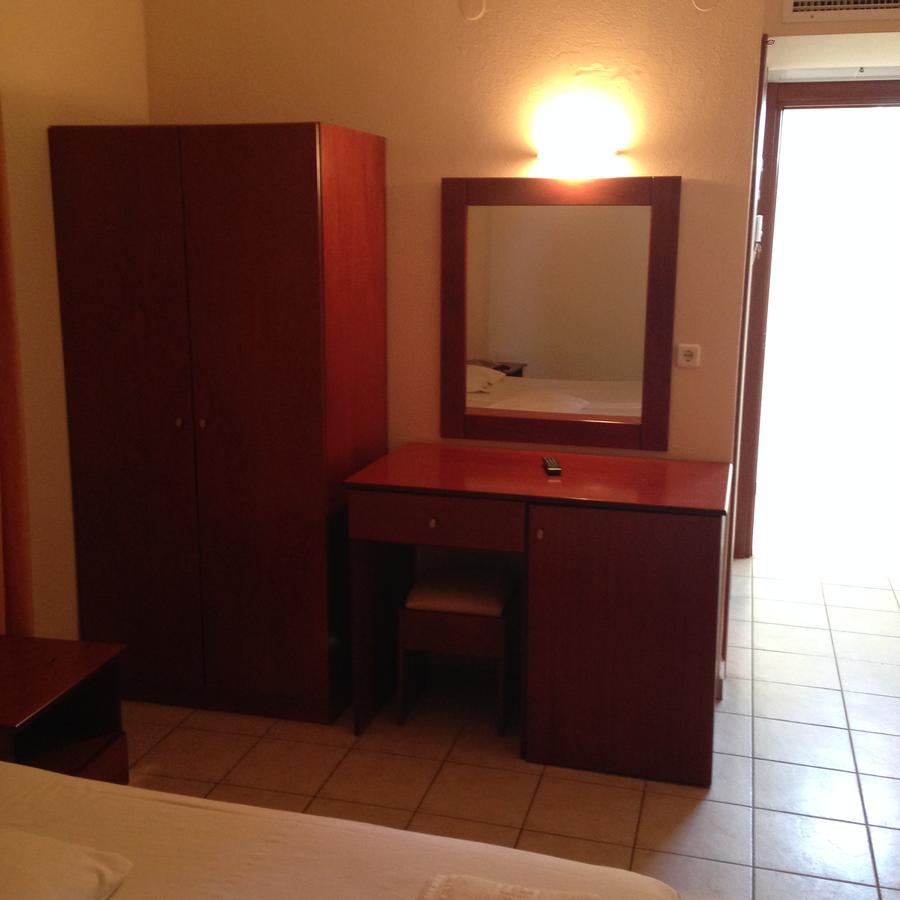 Hotel Akrogiali Korinós 외부 사진
