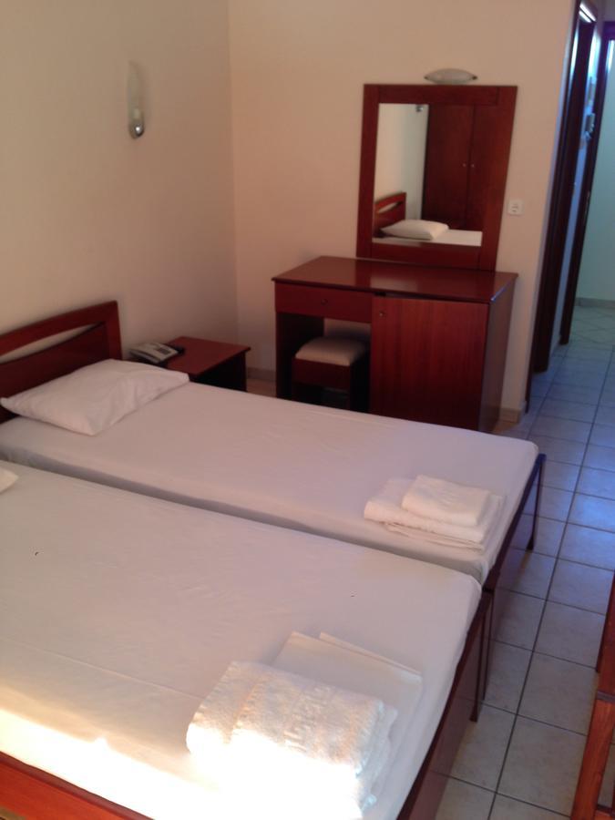 Hotel Akrogiali Korinós 외부 사진